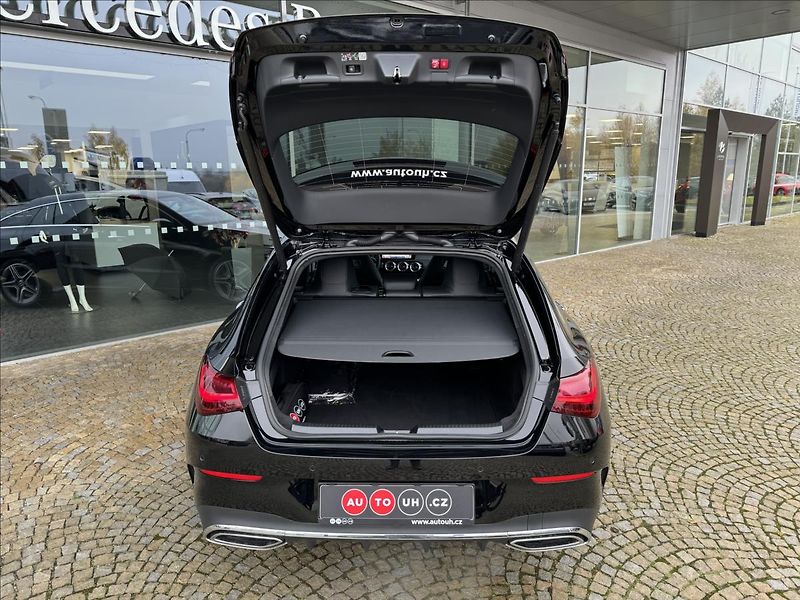 Mercedes-Benz CLA 200d Shooting Brake - fotka 24 z 31