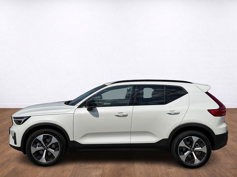Volvo XC40 (2026) B3 FWD PLUS DARK,HARMAN KARDON - fotka 2 z 19