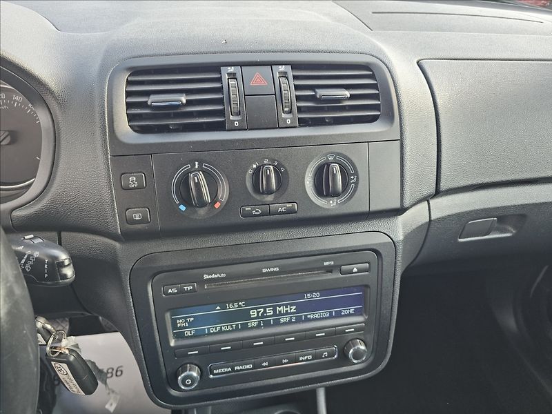 Škoda Fabia II 1,2TSi 77KW Ambiente - fotka 17 z 42