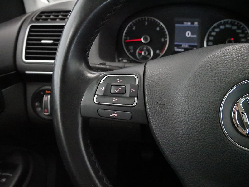 Volkswagen Touran - fotka 16 z 27