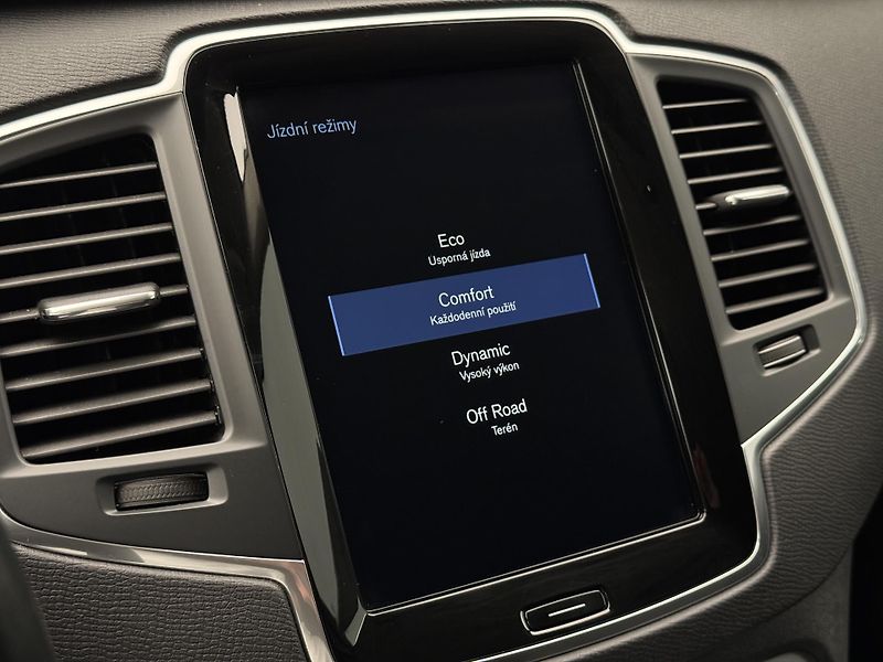 Volvo XC90 D5 AWD MOMENTUM PRO REZERVACE - fotka 35 z 50