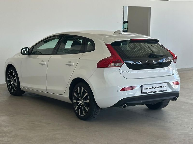 Volvo V40 2.0 D2 88kW, Full LED, NAVI - fotka 4 z 18
