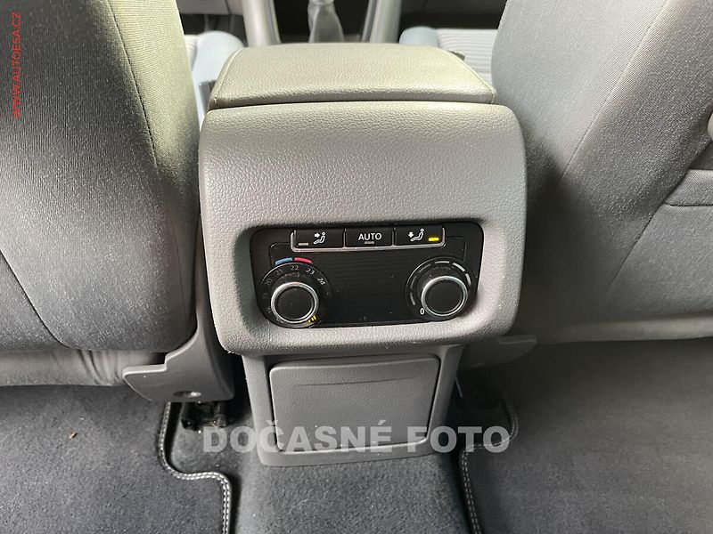 Seat Alhambra (2011) 2.0 TDi 4x4, Style, navi - fotka 11 z 19