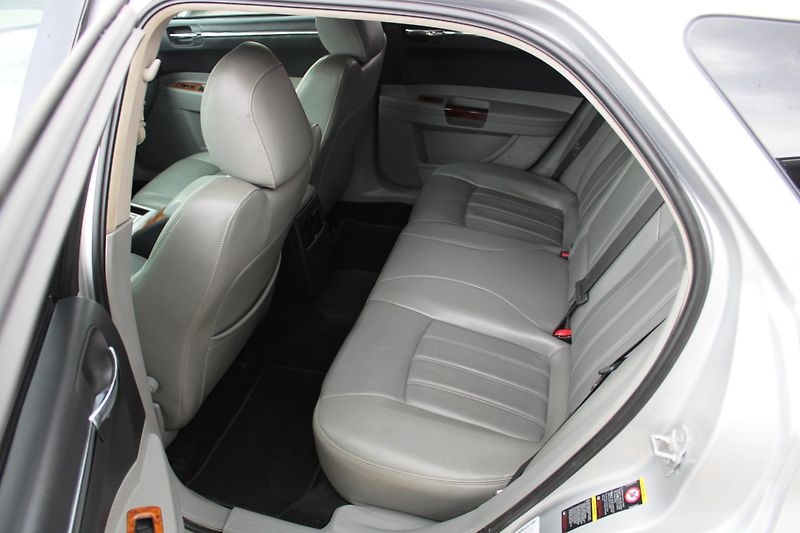 Chrysler 300C (2007) REZERVACE - fotka 10 z 16
