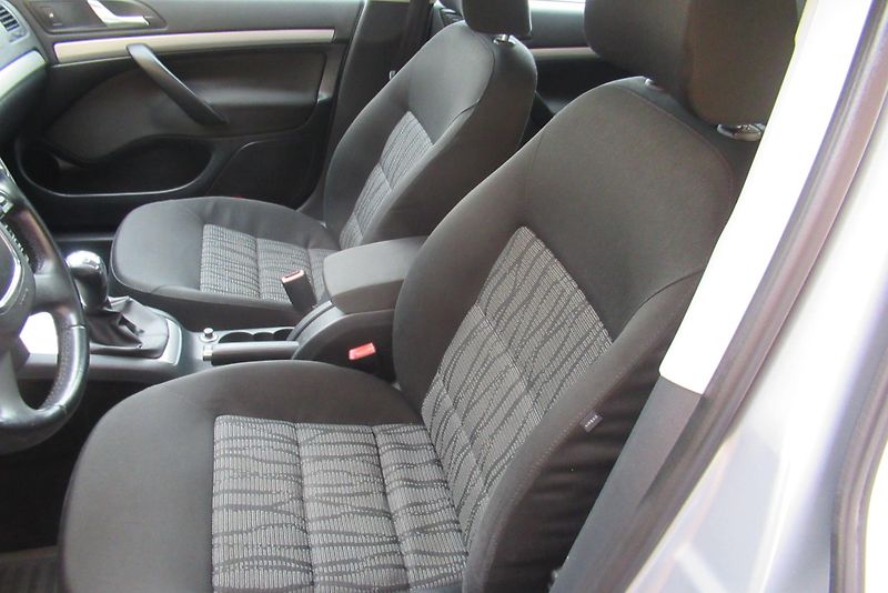 Škoda Octavia 1.2 TSi AUT. KLIMA XENON TAŽNÉ - fotka 13 z 19