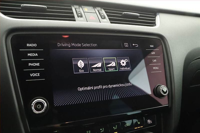 Škoda Octavia (2017) RS 2.0 TDI, Automat, Navi - fotka 13 z 17