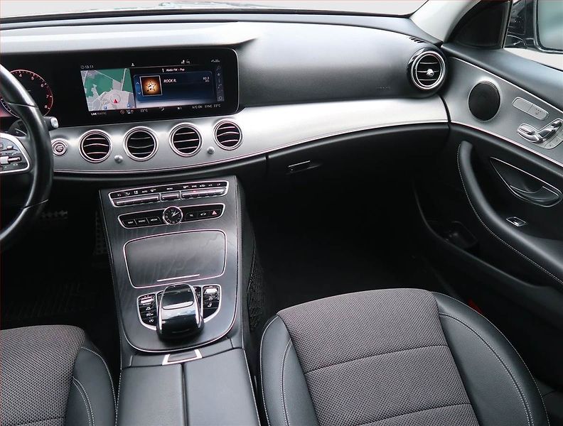 Mercedes-Benz Třídy E (2021) E 200 4MATIC - fotka 8 z 14