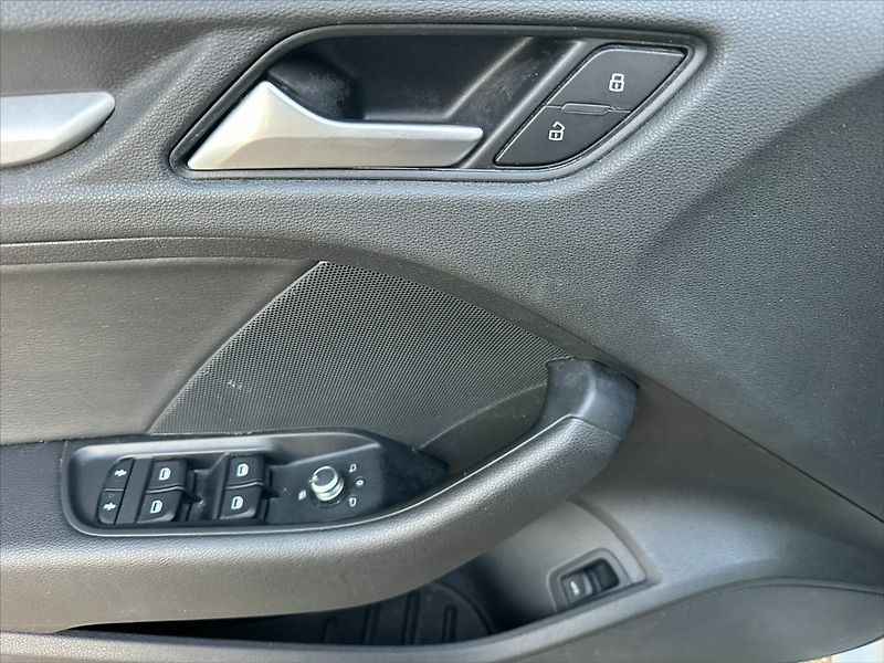 Audi A3 1,6 81kW  Sportback - fotka 19 z 45
