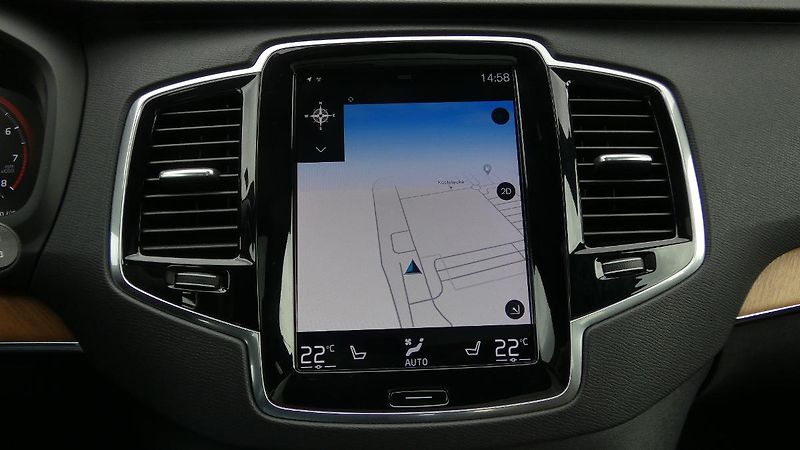 Volvo XC90 B6 AWD Momentum Pro Auto - fotka 14 z 27