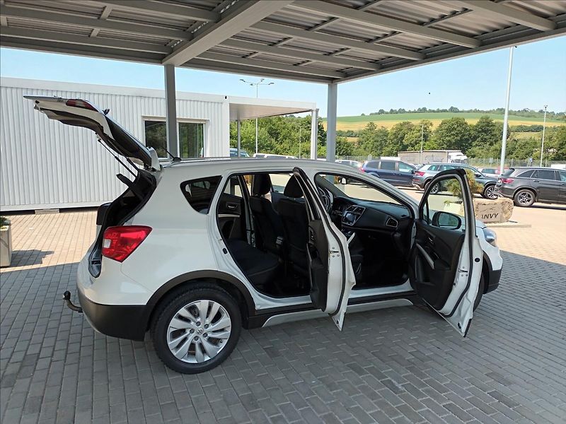 Suzuki SX4 S-Cross 1,4 ,103kw,ČR,1MAJ,LED,TAŽNÉ, - fotka 9 z 43