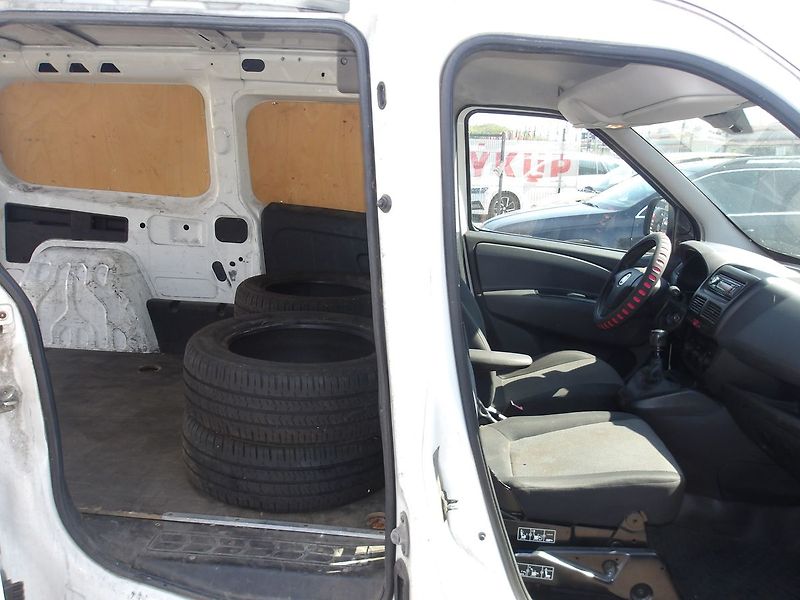 Fiat Dobló cargo 1,4i ČR 1.MAJ.! -21%DPH !!! - fotka 26 z 33