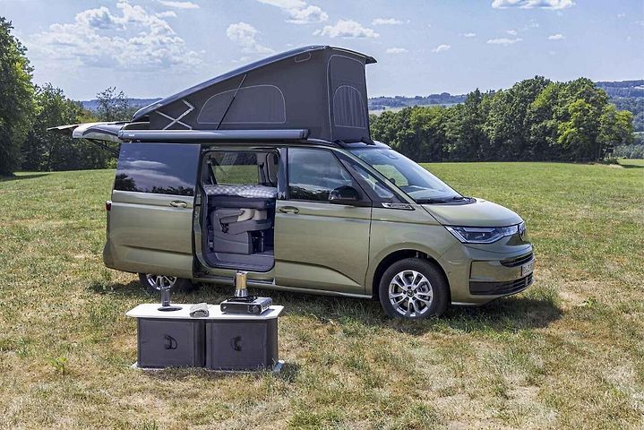 VW Califonia Beach připravená ke kempování.