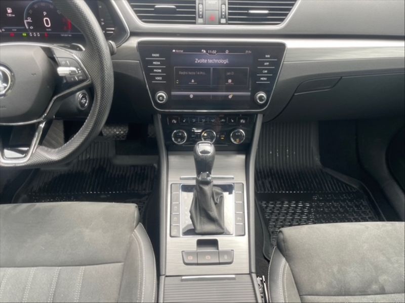 Škoda Superb 2,0 TSI Style AT - fotka 10 z 11