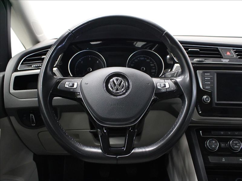 Volkswagen Touran 2,0 TDI 110KW LED 1.majitel - fotka 17 z 30