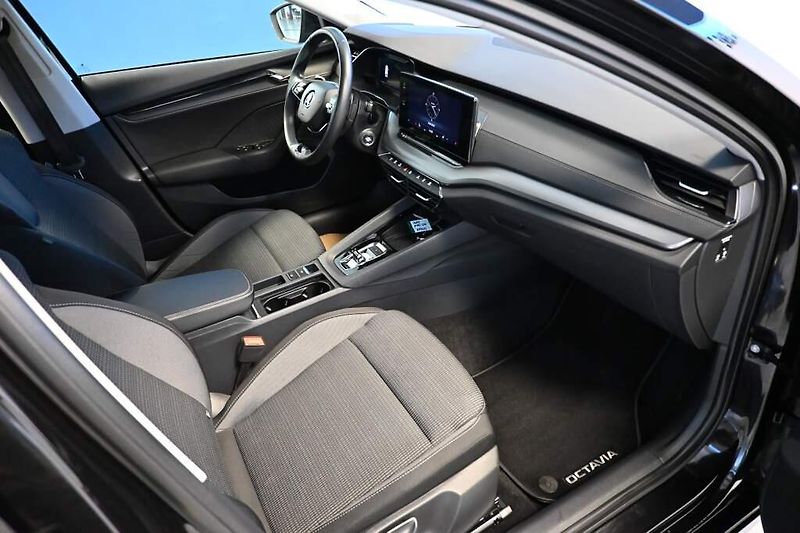 Škoda Octavia (2023) 2.0 DSG LED ACC VIRTUAL TDI - fotka 10 z 30