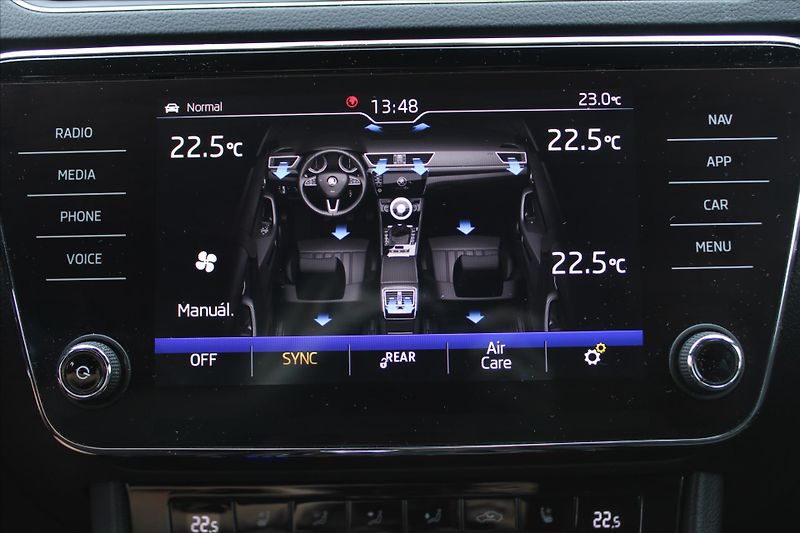 Škoda Superb 2.0 TDI 140kW L&K 4X4 TAŽNÉ - fotka 23 z 31