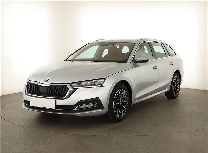 Škoda Octavia (2022) Style 1.5 TSI e-tec - fotka 2 z 14