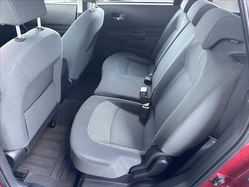 Nissan Qashqai 2,0 +2 4x4 7.Míst - fotka 13 z 25