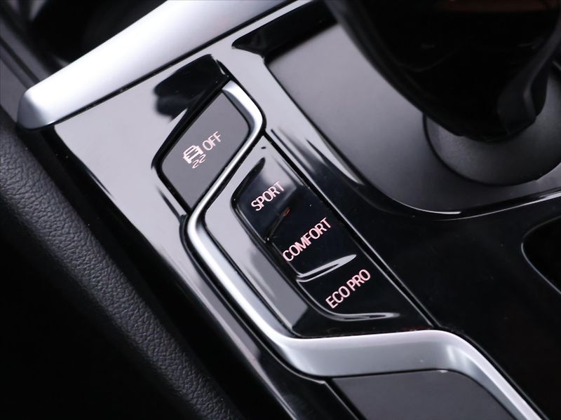 BMW Řada 5 2,0 520da 120kW Sport - fotka 30 z 38