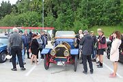 Na Centrální parkoviště P1 ve Skiareálu Ještěd se sjelo přes sedm desítek účastníků.