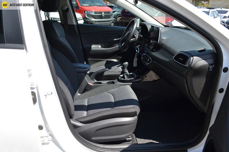 Hyundai i30 WG 1,5I MT SMART FAMILY NAVI - fotka 11 z 43