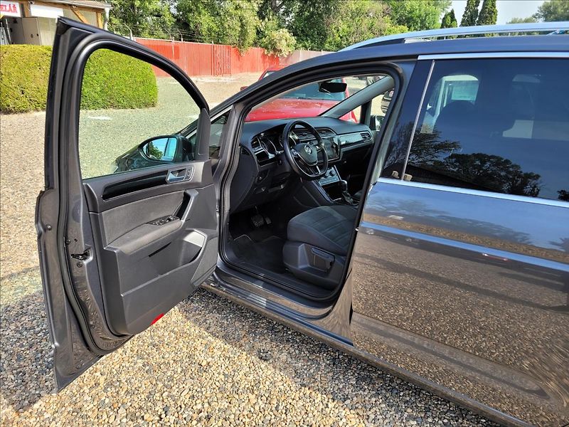 Volkswagen Touran 1,5 Již není k dispozici - fotka 7 z 50