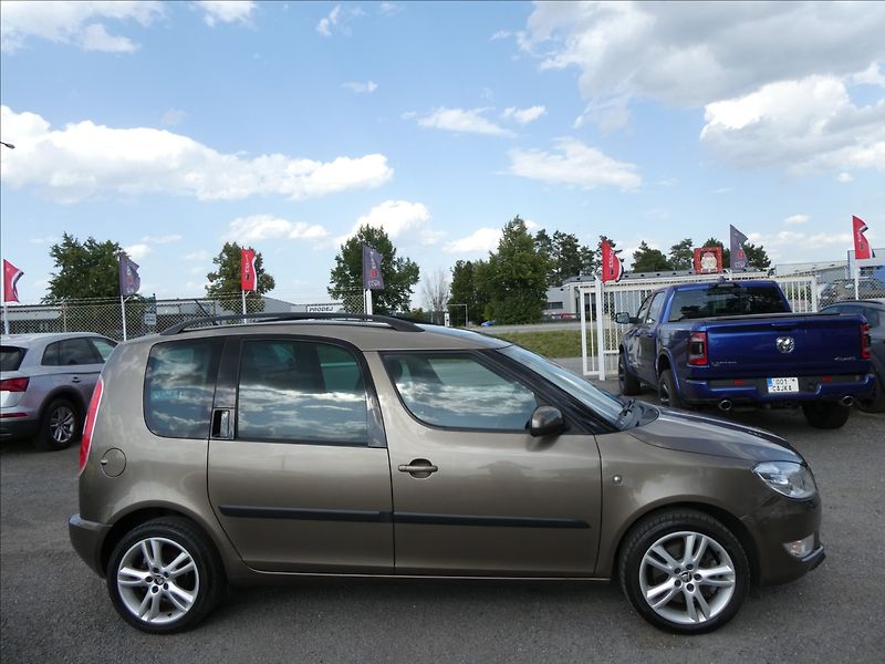 Škoda Roomster 1,2 TSI 77kW Elegance,2 x kola - fotka 11 z 48