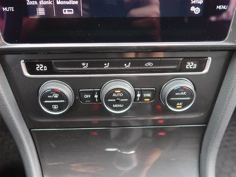 Volkswagen Golf (2019) 1.0 TSI, Serv.kniha, Tempomat - fotka 15 z 17