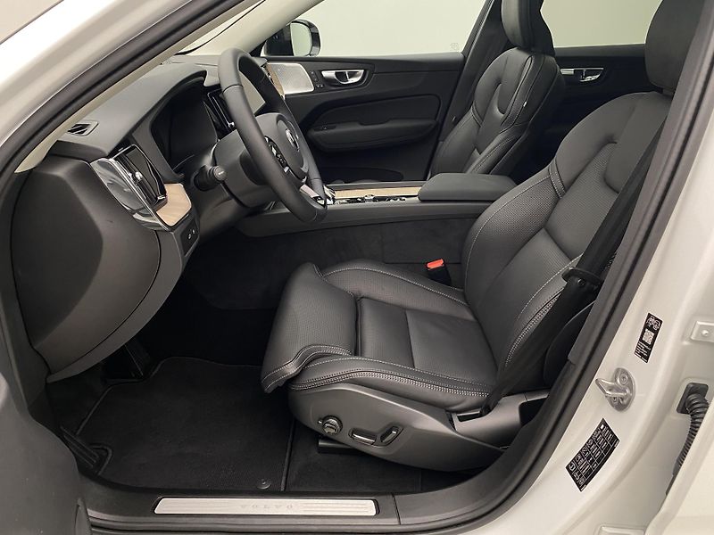 Volvo XC60 T6 AWD RECHARGE DARK PLUS CZ - fotka 3 z 67