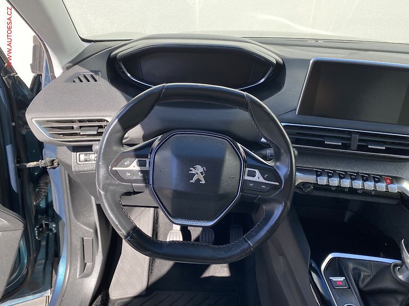 Peugeot 5008 (2018) 1.5 HDi 7míst, Allure, navi - fotka 9 z 19