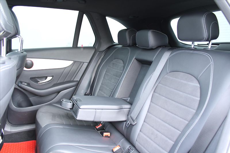 Mercedes-Benz GLC 300 4MATIC 190kW AMG ČR - fotka 10 z 29