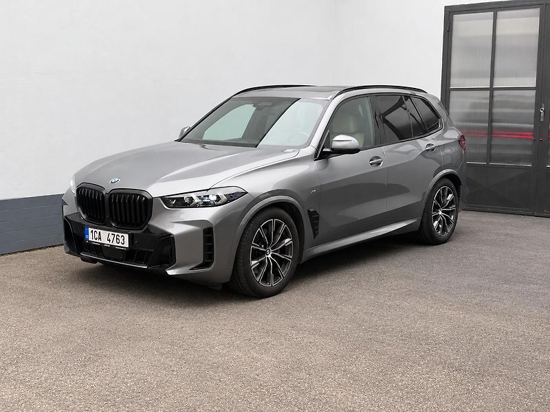 BMW X5 30d M paket - fotka 2 z 16