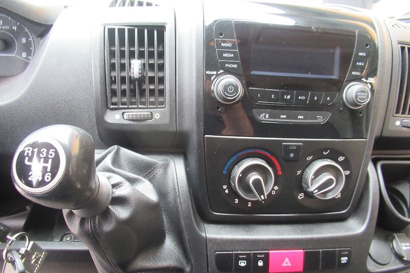 Peugeot Boxer 2.2 HDi KLIMA TAŽNÉ 2.5t - fotka 12 z 21