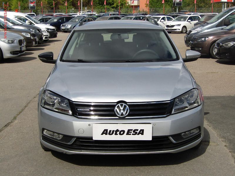 Volkswagen Passat (2013) 1.6TDi, AC, výhřev sed - fotka 2 z 18