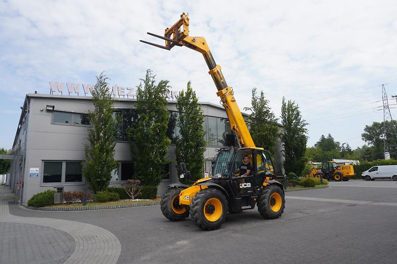 JCB (2021) 535-95 / 3.5 T / range 9.5 m - fotka 15 z 24