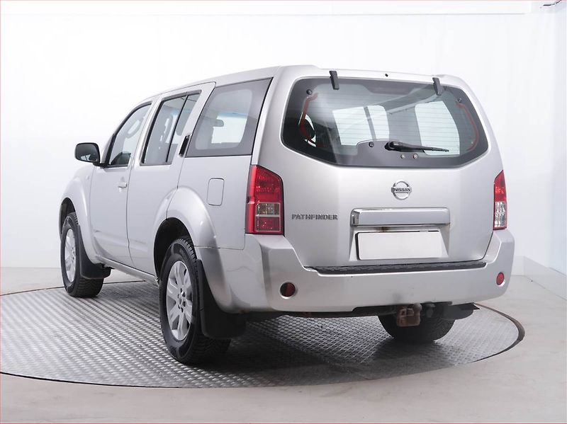 Nissan Pathfinder (2007) 2.5 dCi , 4X4 - fotka 4 z 17