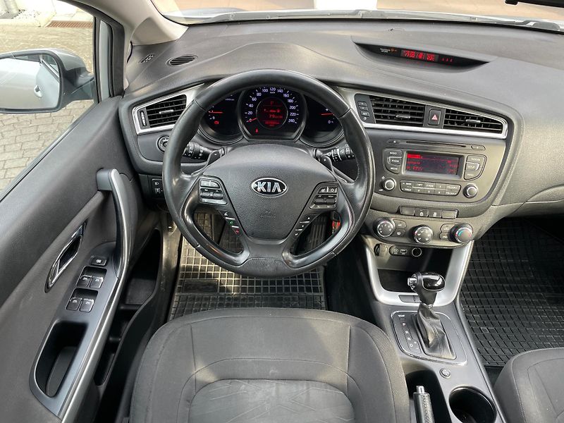 Kia Ceed 1,6 CRDi 100kW AUTOMAT - fotka 10 z 24