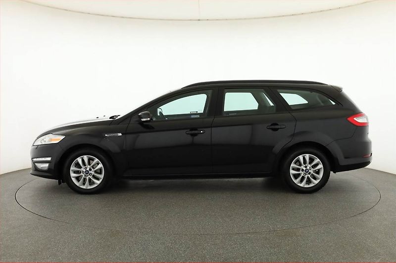 Ford Mondeo (2013) 2.0 TDCi, Xenony, Tempomat - fotka 3 z 17