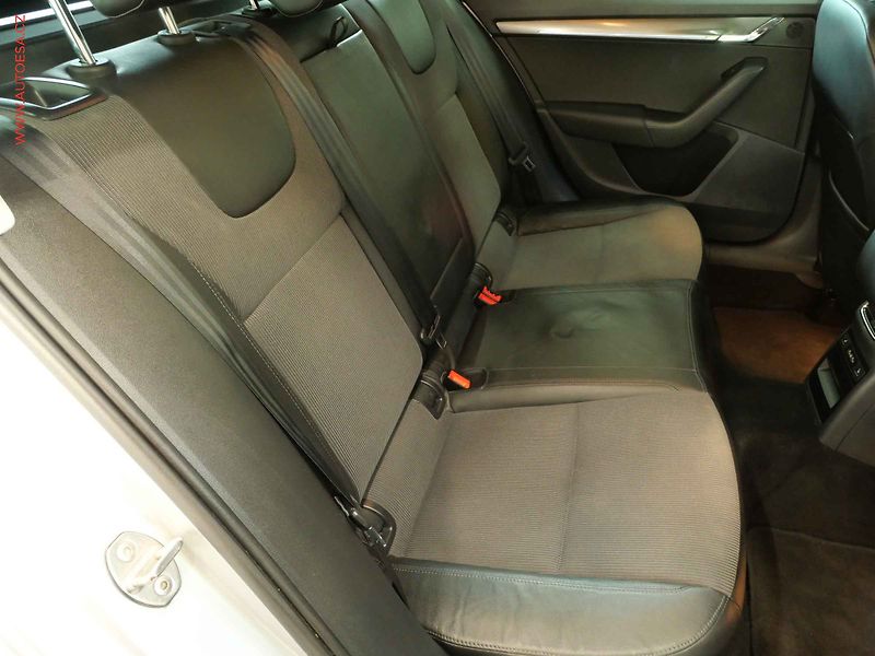 Škoda Octavia (2018) 2.0 TDi, 2.maj,ČR, DSG, park - fotka 12 z 24