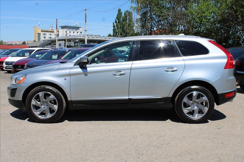 Volvo XC60 2,4 D4  ČR,A/T,4x4,OCEAN RACE - fotka 8 z 39