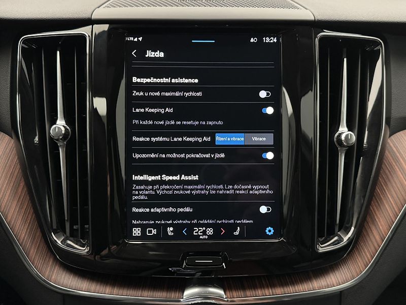Volvo XC60 T8 AWD BRIGHT PLUS REZERVACE - fotka 40 z 48