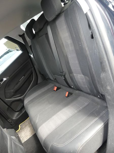 Peugeot 308 (2019) 1,2 PT 130 EAT8 - fotka 10 z 21