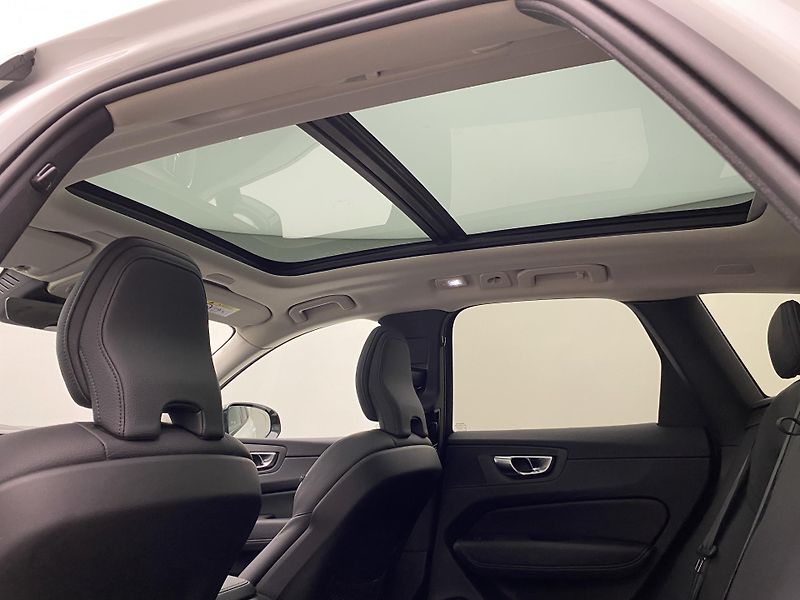 Volvo XC60 T8 AWD DARK PLUS REZERVACE - fotka 29 z 46