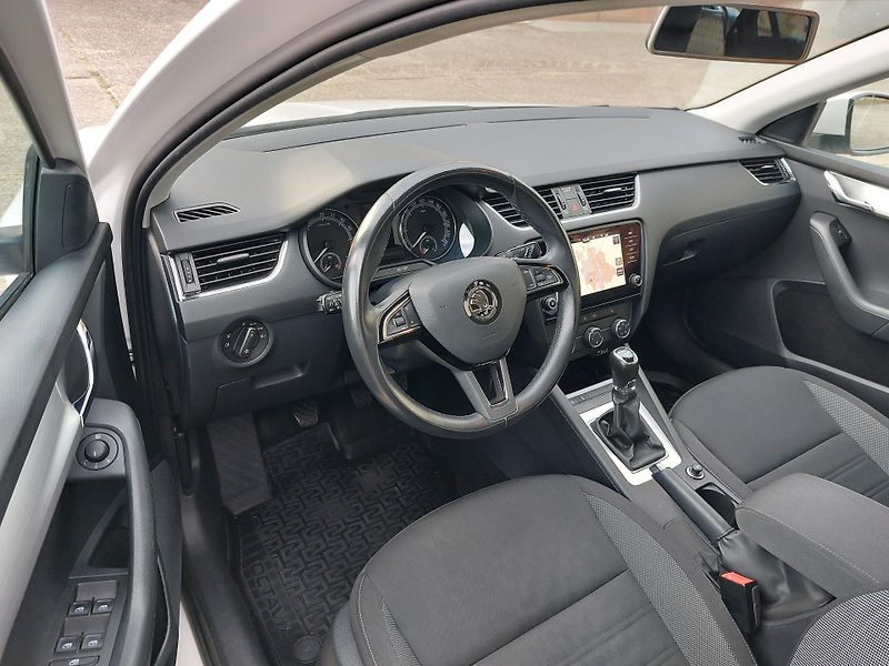 Škoda Octavia 1,6 TDi 85kw Ambition ČR Nav. - fotka 11 z 18