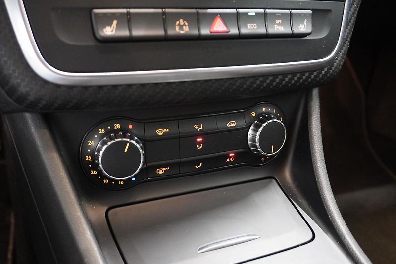 Mercedes-Benz Třídy A A220 2,2 CDI AMG-LINE AUT. - fotka 14 z 27
