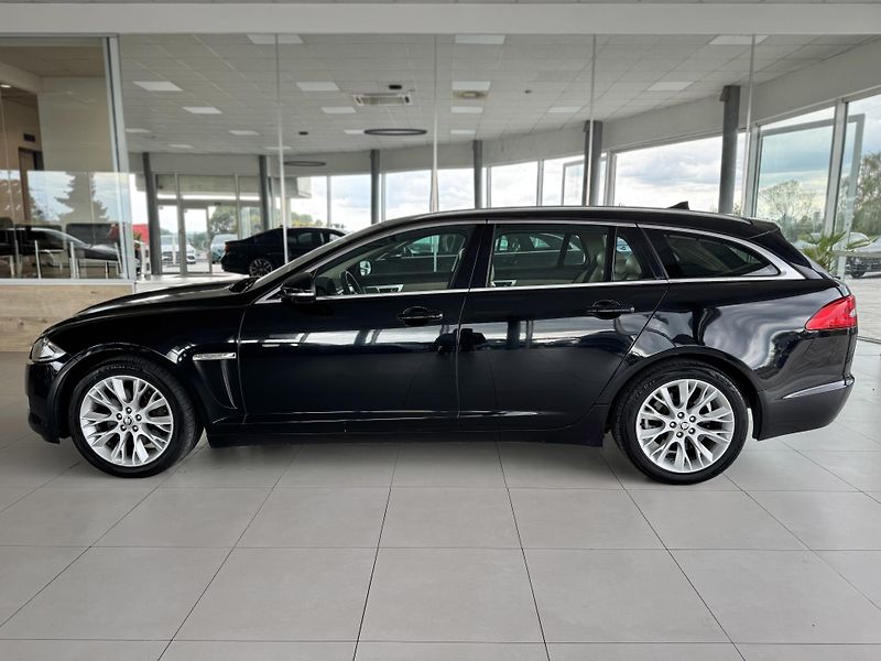 Jaguar XF 2,2d 147kW*AUT*Navi*Kamera - fotka 8 z 34