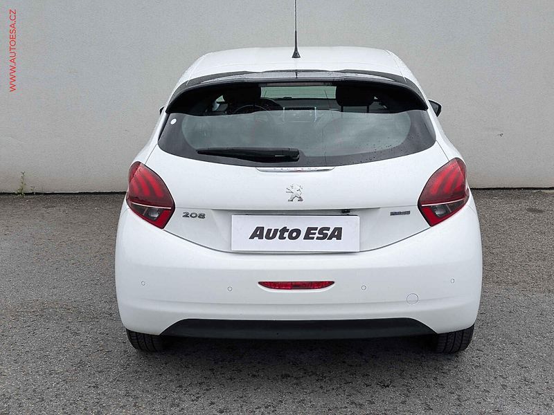 Peugeot 208 (2016) 1.2 PT, ČR, AC, výhřev sed - fotka 5 z 16