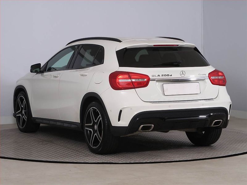Mercedes-Benz GLA (2017) AMG line 200 d 4MATIC - fotka 4 z 22