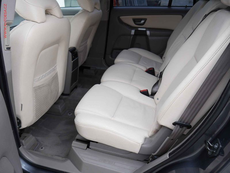 Volvo XC90 (2007) 2.4 D5 4x4, ČR, AT, xenon - fotka 10 z 17