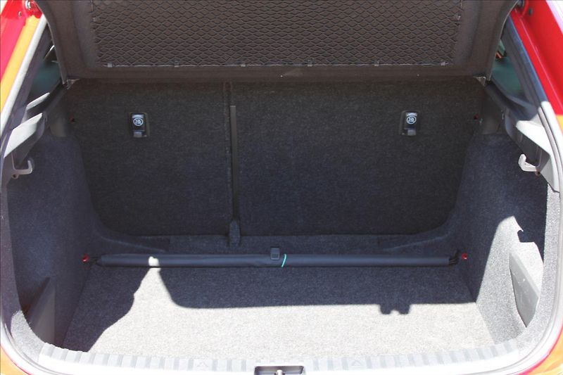 Škoda Scala 1,0 TSI  1.MAJ,A/T,MONTE CARLO - fotka 29 z 36